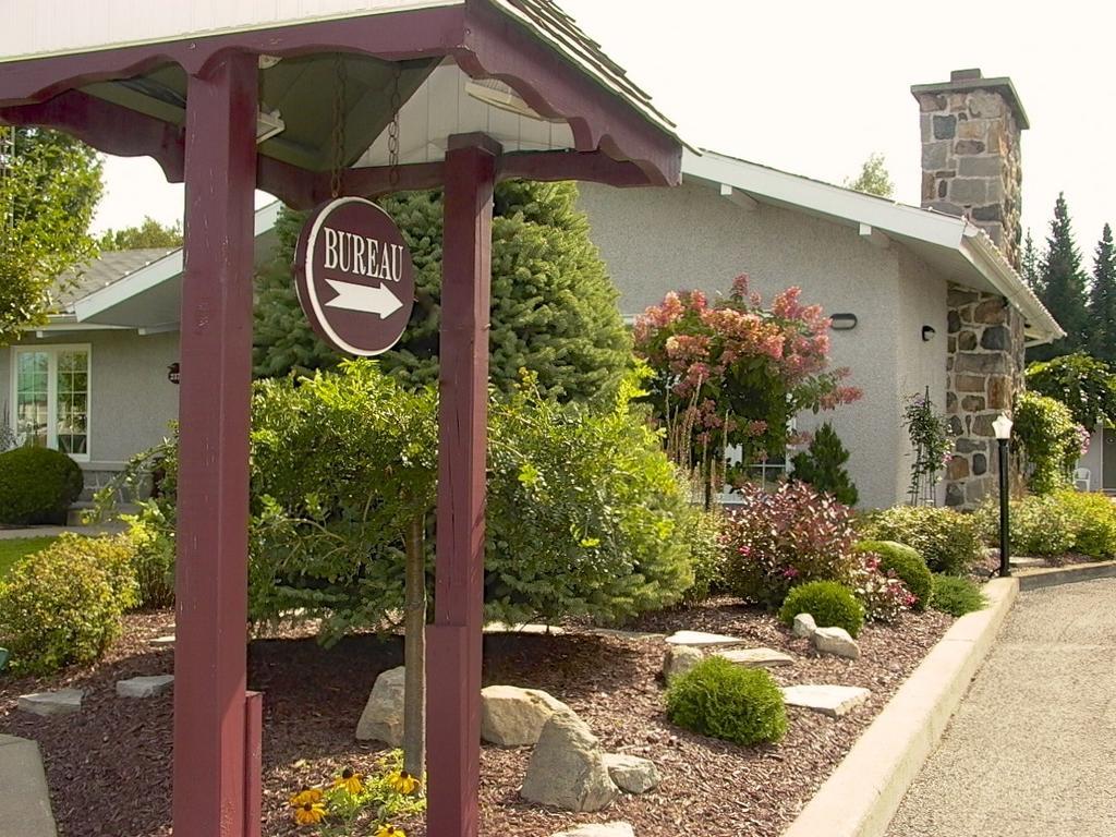 Motel La Cheminee Saint-Jerome Exterior photo